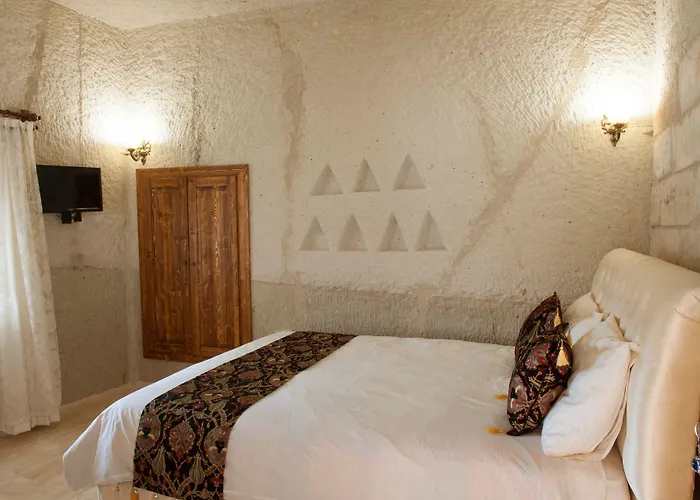 Garden Cave Hostel *